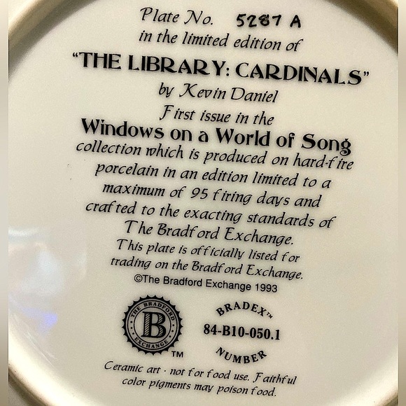 🌟 Limited Edition 🌟 “The Library: Cardinals” Collector’s Plate - Picture 4 of 4